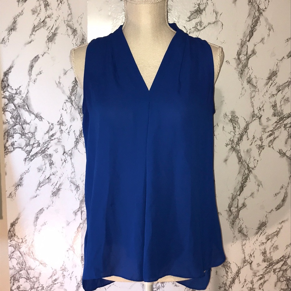 ❤️Vince Camuto sleeveless blouse